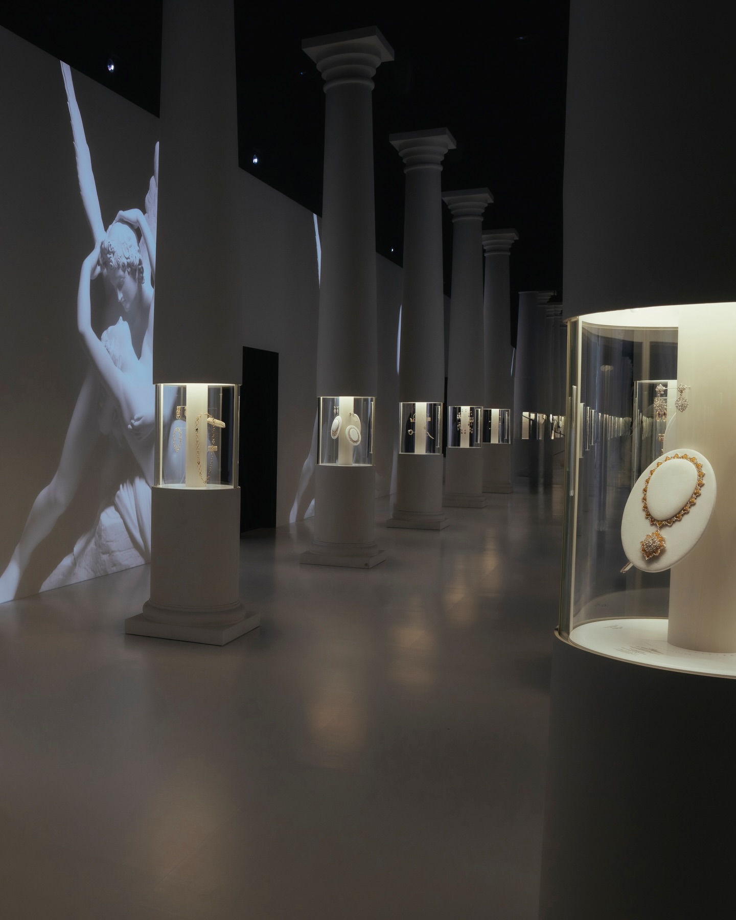 The Prince of Goldsmiths. Buccellati rediscovering the classics.

At Shanghai Exhibition Center a selection of our Maison’s emblematic jewels and silver, curated by @alba.cappellieri, is in dialogue with the creative concept brought to life by @balichwonderstudiobespoke.

In a blend of classical elements, such as columns and harmonious symmetries, and multimedia, the installation unveils the genesis of Buccellati’s masterpieces. The journey begins from the worlds of art and nature, where the designers of the family drew inspiration from, passes through the refinement of techniques transmitted through four generations, and culminates with a display of the classics reinterpreted in a contemporary perspective.

Open from December 5th, 2025, to January 5th, 2026, at Shanghai Exhibition Center.

Stay tuned to discover more.

#Buccellati

#ThePrinceOfGoldsmiths