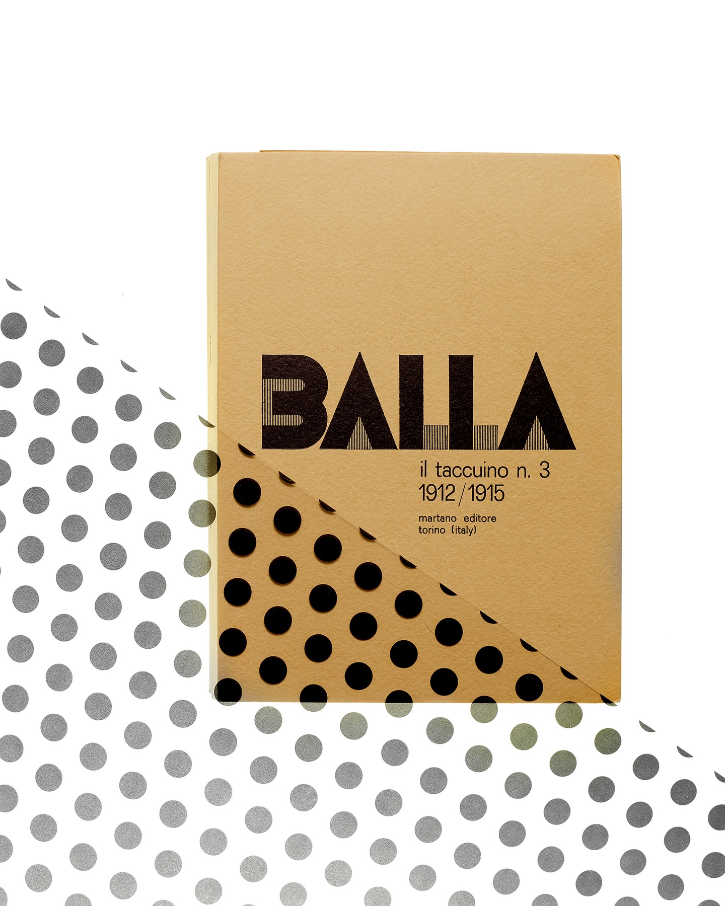 BALLA: I TACCUINI N. 3, 4, 5 - 1912/1915, GALLERIA MARTANO, EDITED BY MAURIZIO FAGIOLO DELL‘ARCO.

NOTEBOOKS.
PROCESS MADE VISIBLE.

CURATED FOR THE ALAÏA LIBRARY BY @CLAIREDEROUENBOOKS.
DISCOVER THE CURATION IN OUR LONDON BOUTIQUE.

PHOTOGRAPHED BY @HENRYBOURNE