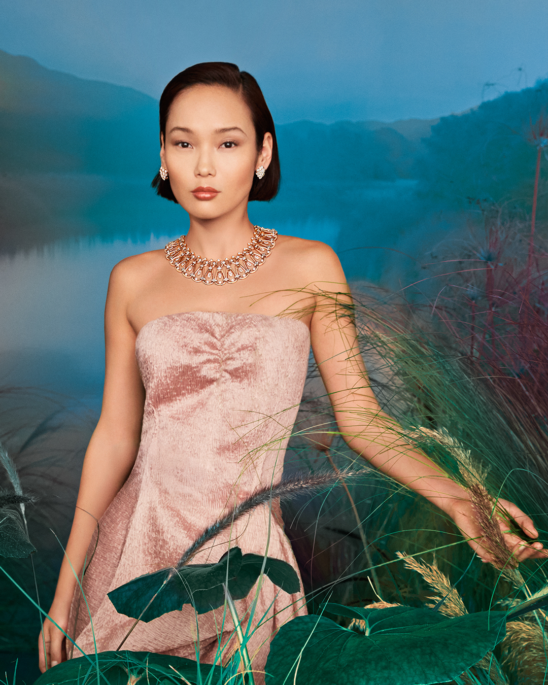 When expertise and emotion shine⁣
⁣
Be dazzled by the brilliance of diamonds with High Jewelry Legend of diamonds creations. The Maison's experts always select the whitest diamonds for center and paved stones: D to F on a scale from D to Z.⁣
⁣
#VCALegendofdiamonds #VanCleefArpels #VCAHighJewelry