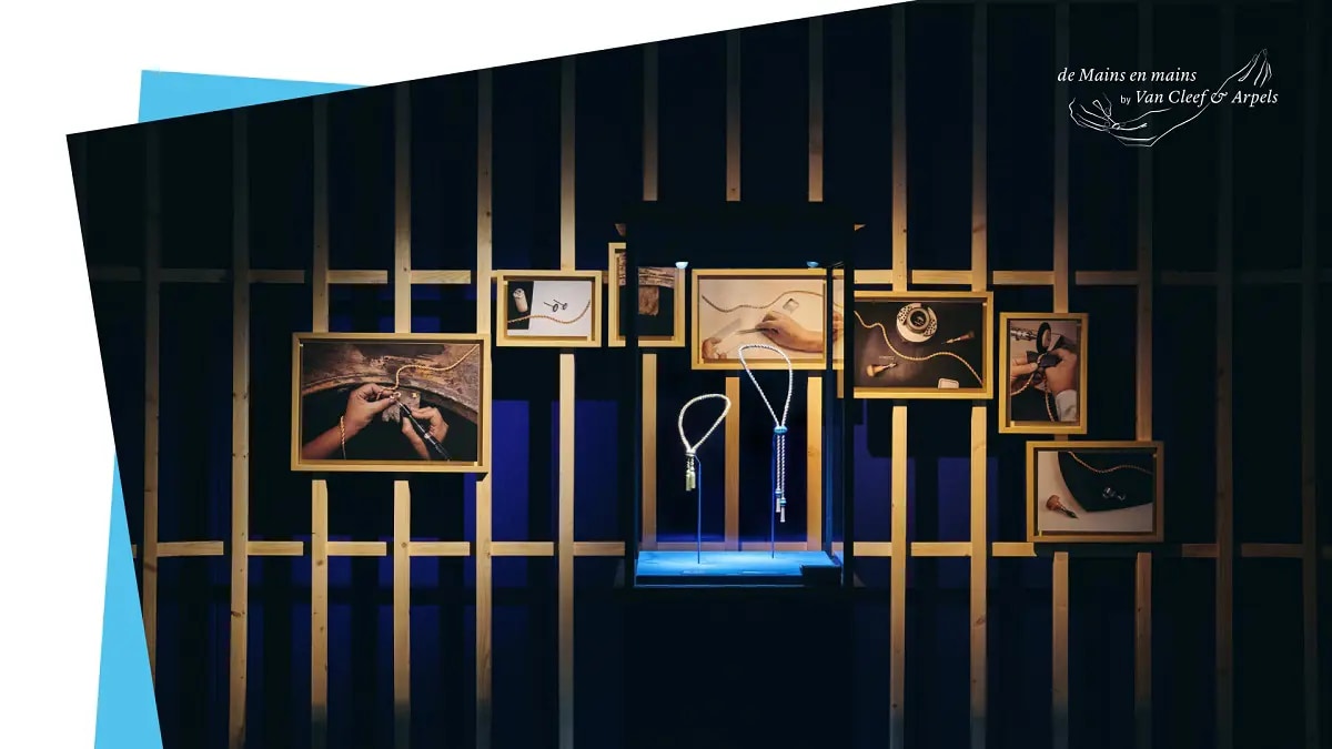 Exhibition with two necklaces in a showcase